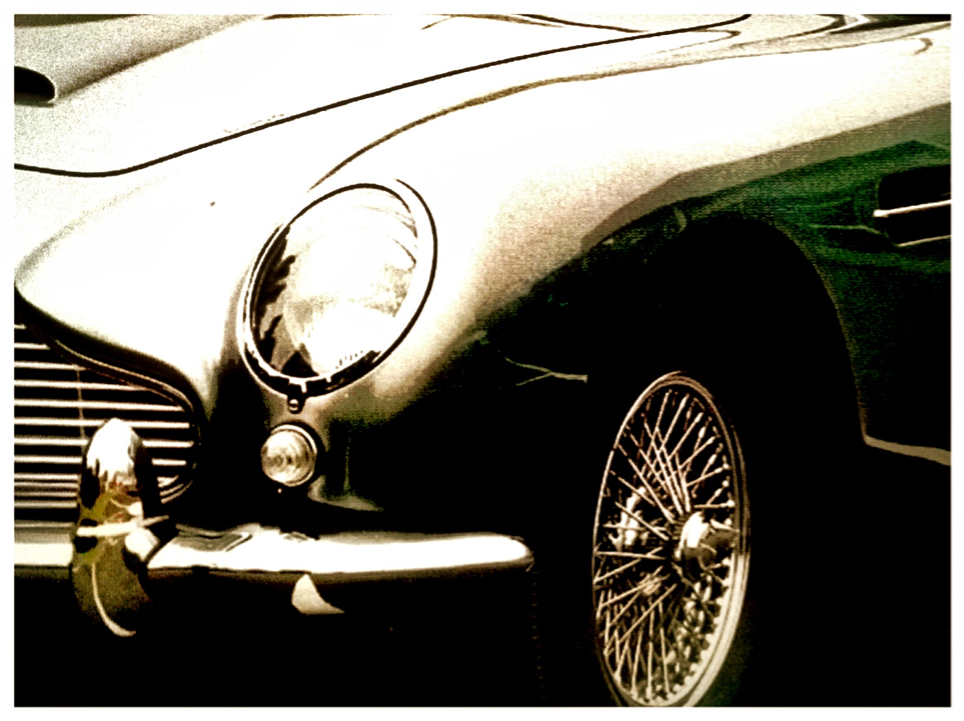 Aston Martin, die Kultmarke, hier der DB5 wie von James Bond