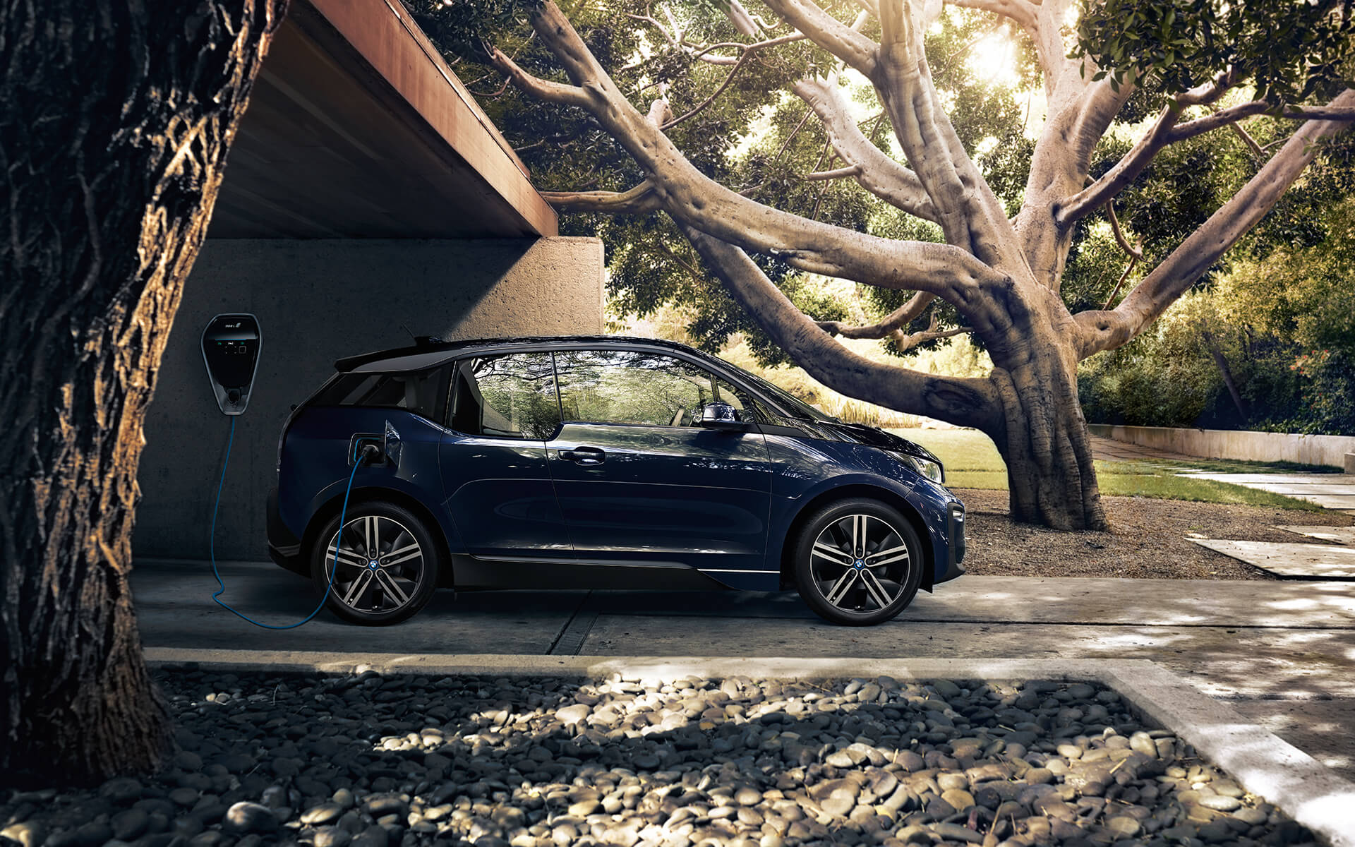 BMW i3 Erfahrungen der neue BMW i3 beim Ladevorgang Bildquelle: BMW