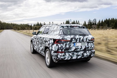 Bild vom neuen Skoda Karoq Kompakt-SUV, Nachfolger des Yeti Heckansicht Bildquelle: skoda-presse.de