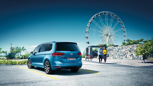 Blick auf das Heck des VW Touran II Bildquelle: Volkswagen.de