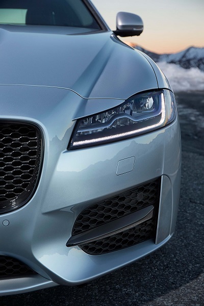 Der neue Jaguar XF R-Sport 20d Front und Kühlergrill Bildquelle: media.jaguar.com