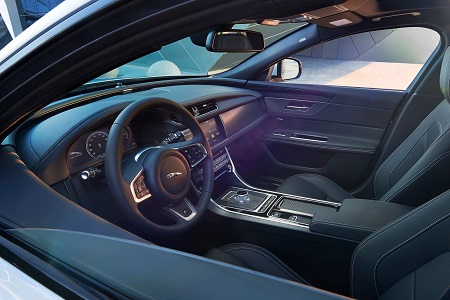 Der neue Jaguar XF R-Sport 20d Innenraum Interieur Bildquelle: media.jaguar.com