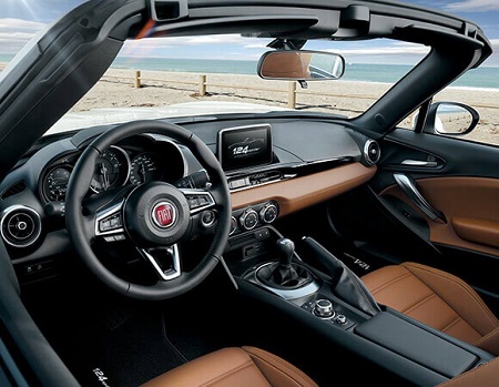 Fiat 124 Spider Erfahrungen Bild vom Innenraum und Cockpit im 124 Spider Bildquelle: fiat.de