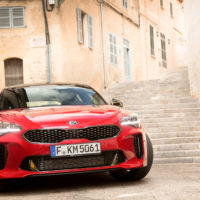 Kia Stinger Erfahrungen der neue Stinger als Coupe Blick auf die Front Bildquelle: press.kia.com
