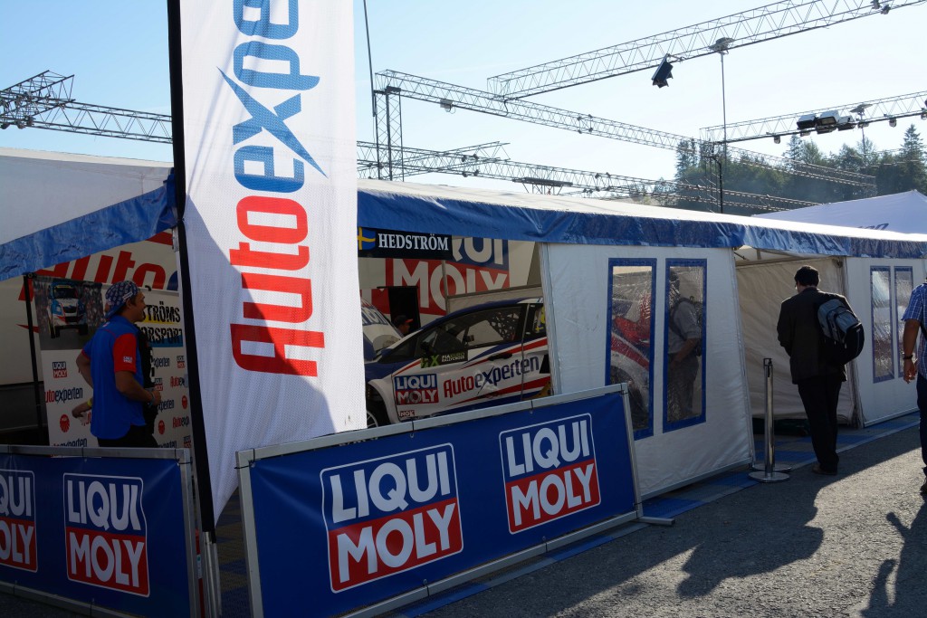 Motorsport-Garage1
