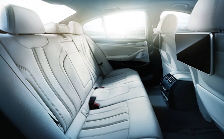Neuer BMW 5er 2016 als Limousine Innenraum Interieur Blick auf das Raumangebot und Platzangebot Hinten Bildquelle: bmw.de