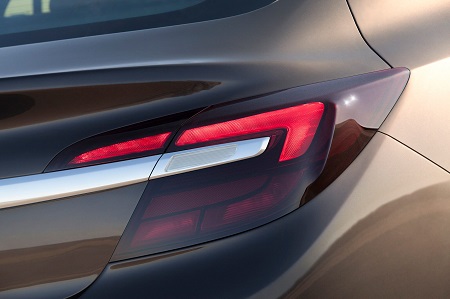 Neuer Opel Insignia 2017 Erlkönig Heck Ansicht LED Matrix Bildquelle: Opel 
