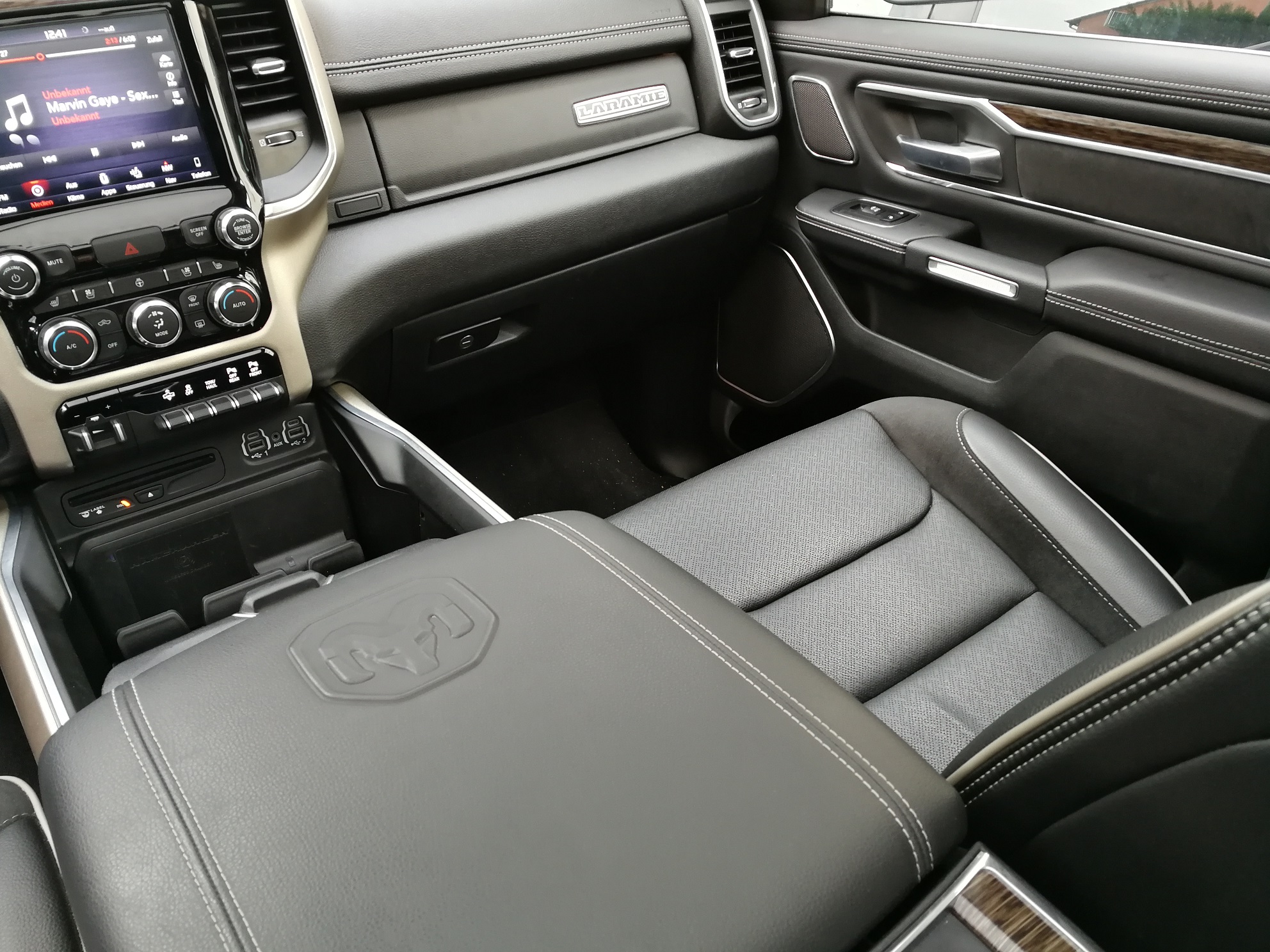 RAM 1500 2019 Innenraum Mittelkonsole