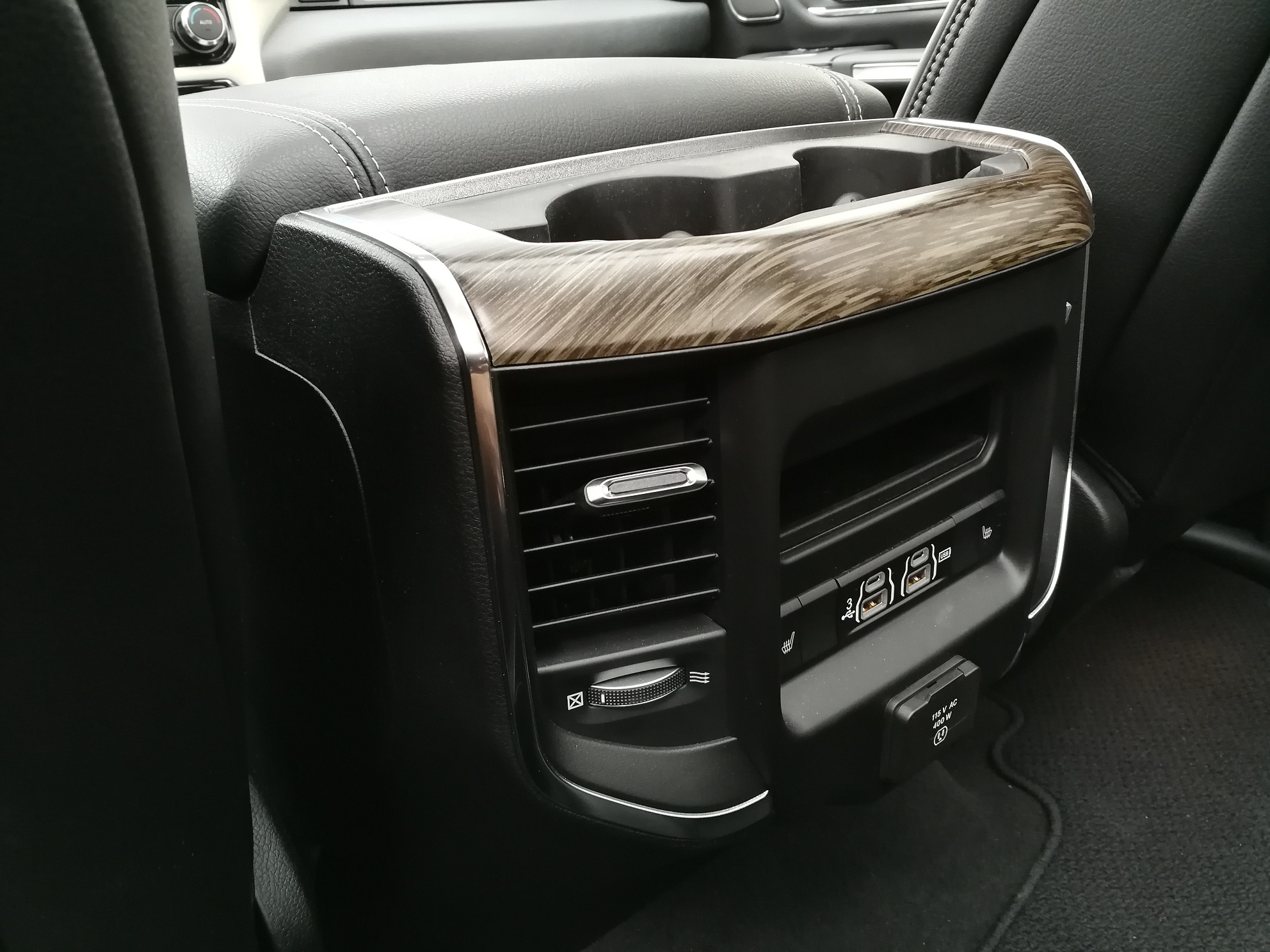 RAM 1500 2019 Konsole Fond