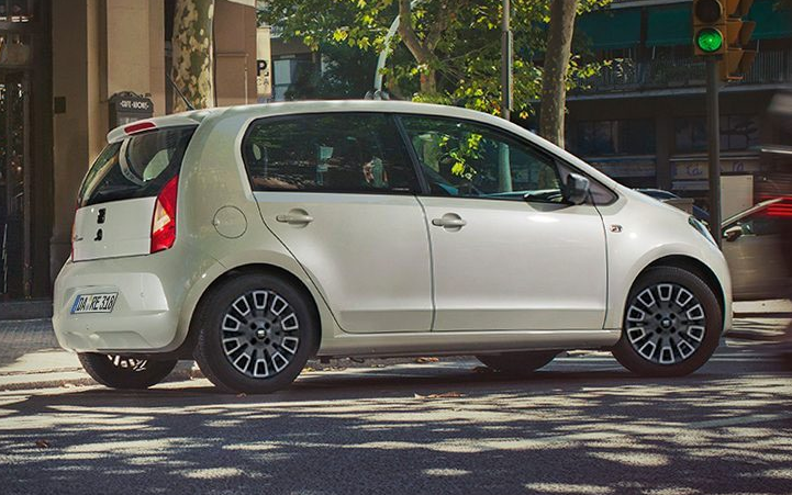 Seiten- und Heckansicht im Seat Mii Bildquelle: seat.de