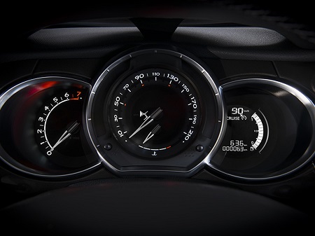 Der neue Citroen DS3 2016 Tachoanzeige und COckpit im neuen Citroen DS3