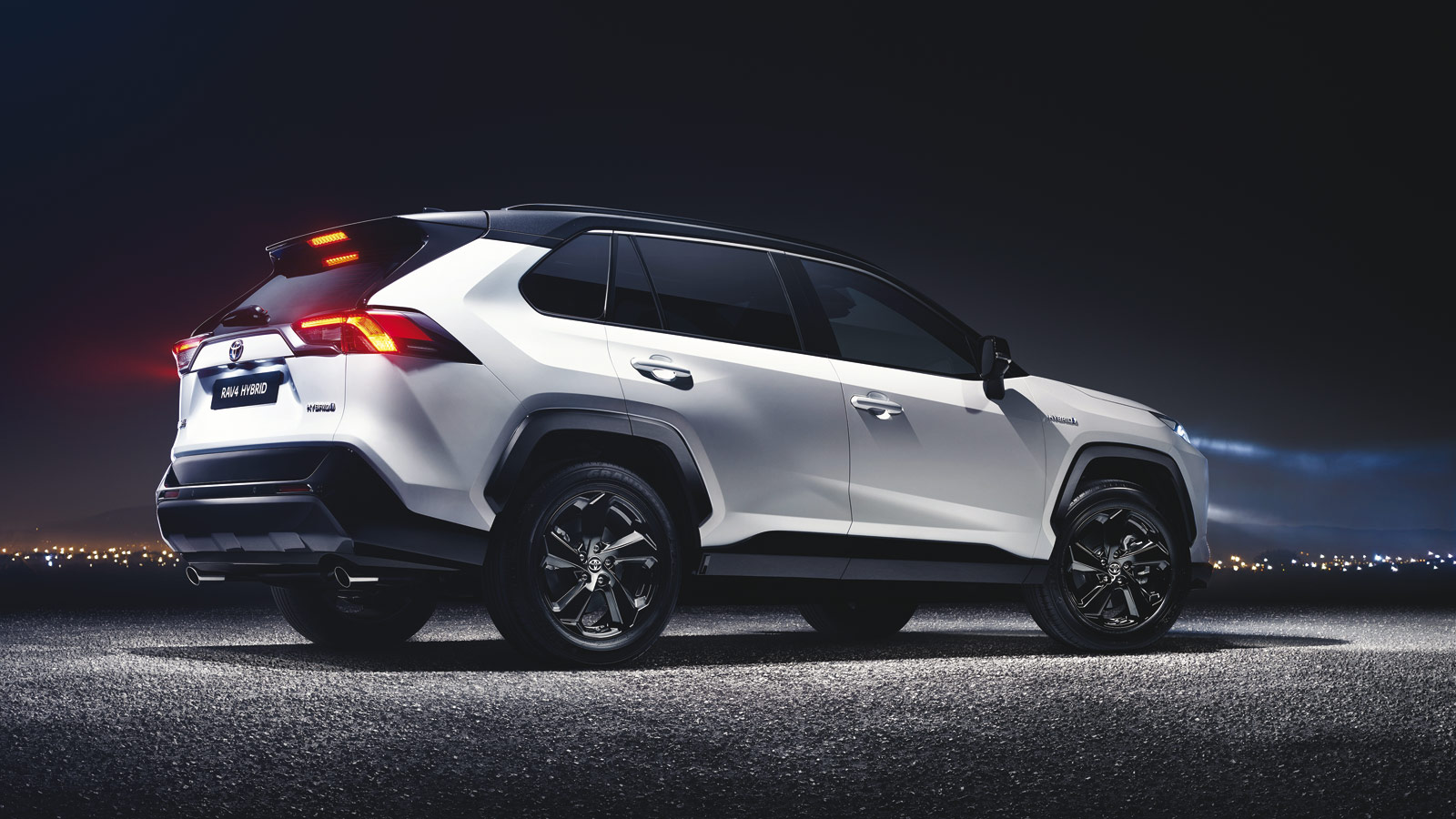 Toyota RAV4 2019 Seiten- und Heckansicht des neuen SUV Bildquelle: toyota.de