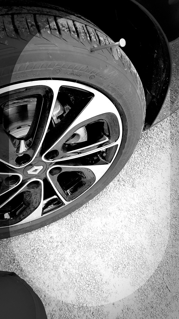 Auch nach einem Reifenschaden ist die Weiterfahrt möglich mit dem Bridgestone DriveGuard